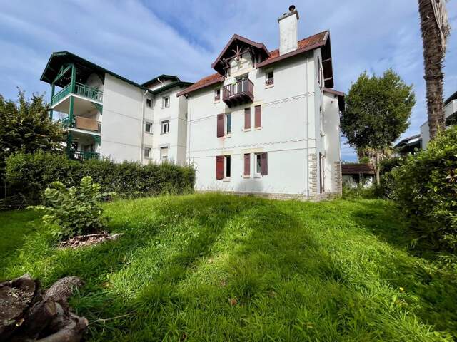 Appartement À Vendre — photo du bien