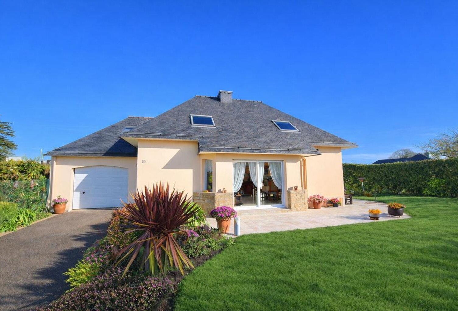 Contemporaine à Plouigneau Bretagne Finistere — photo 1