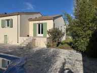 Belle maison de plain-pied avec piscine et dépendance sur terrain arboré de 1 400 m² – Secteur calme — photo 2