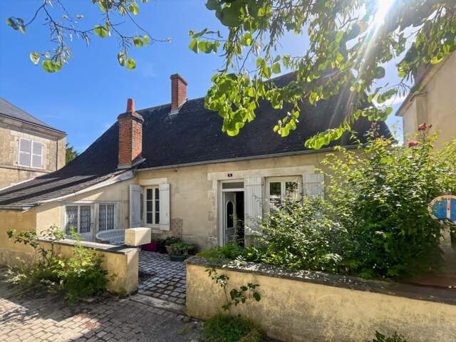 Bien à rénover à fort potentiel au cœur du centre historique de Chécy 45430 ✨ Dépendance, cave, combles aménageables, terrain arboré   Idéal projet de rénovation, résidence principale de caractère ou investissement patrimonial rare et recherché — photo du bien