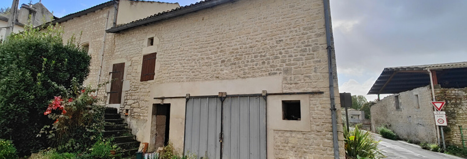 Immeuble  87 m² à vendre à Vouharte (16330)