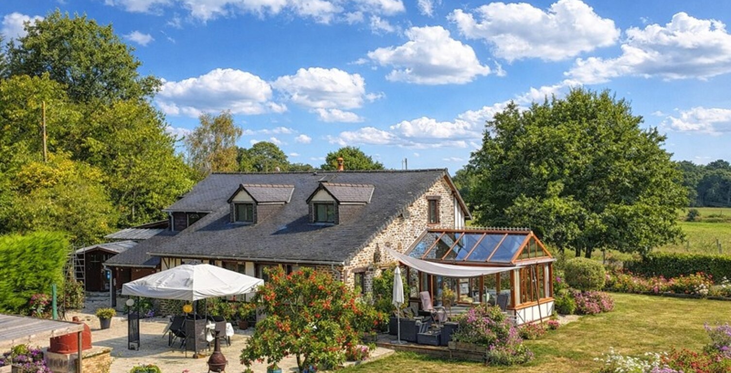 Maison à vendre proche de GORRON (53) 3 chambres sur terrain de 2400 m2 — photo 1