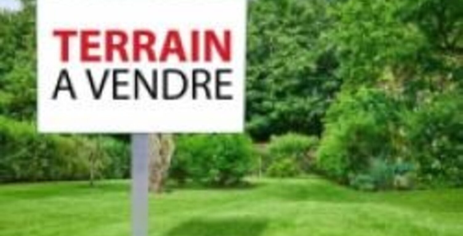 GUISSENY TERRAIN HORS LOTISSEMENT VIABILISE DE 867M² — photo 1