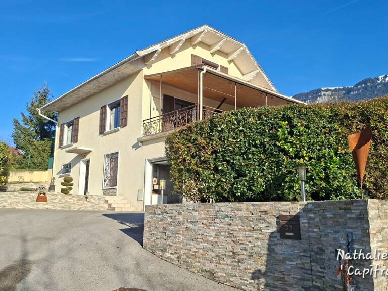 Maison familiale avec une vue dégagée - Volumes rares, 3 niveaux modulables, potentiel exceptionnel à Gruffy — photo 1