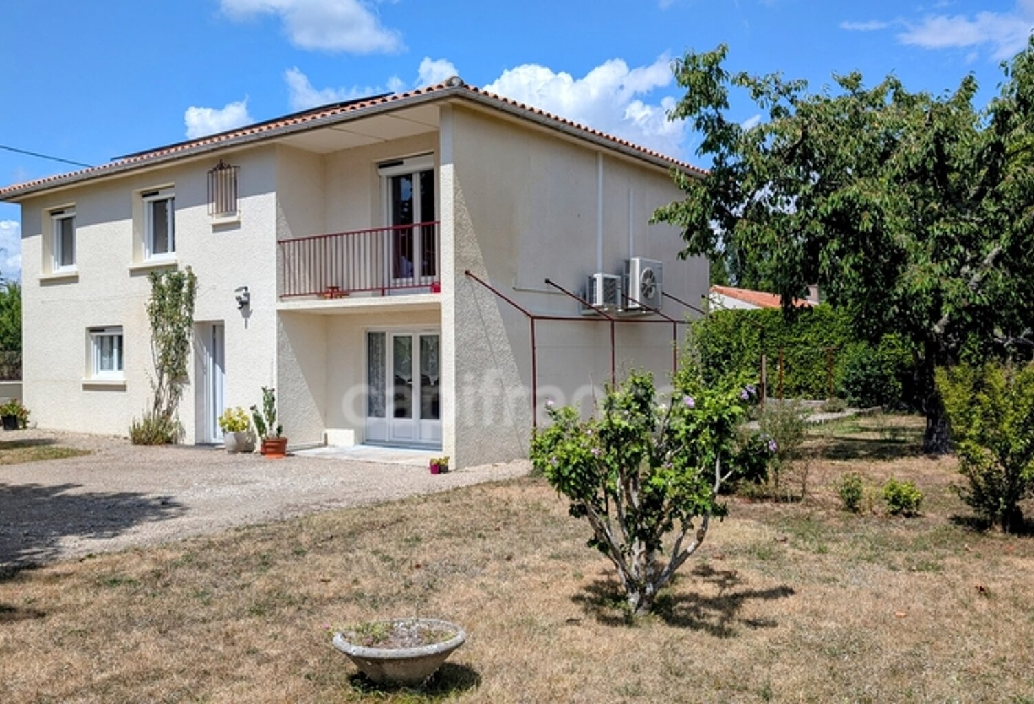 Maison à vendre GENSAC LA PALLUE avec ses 140 m² habitables et son jardin arboré — photo 1