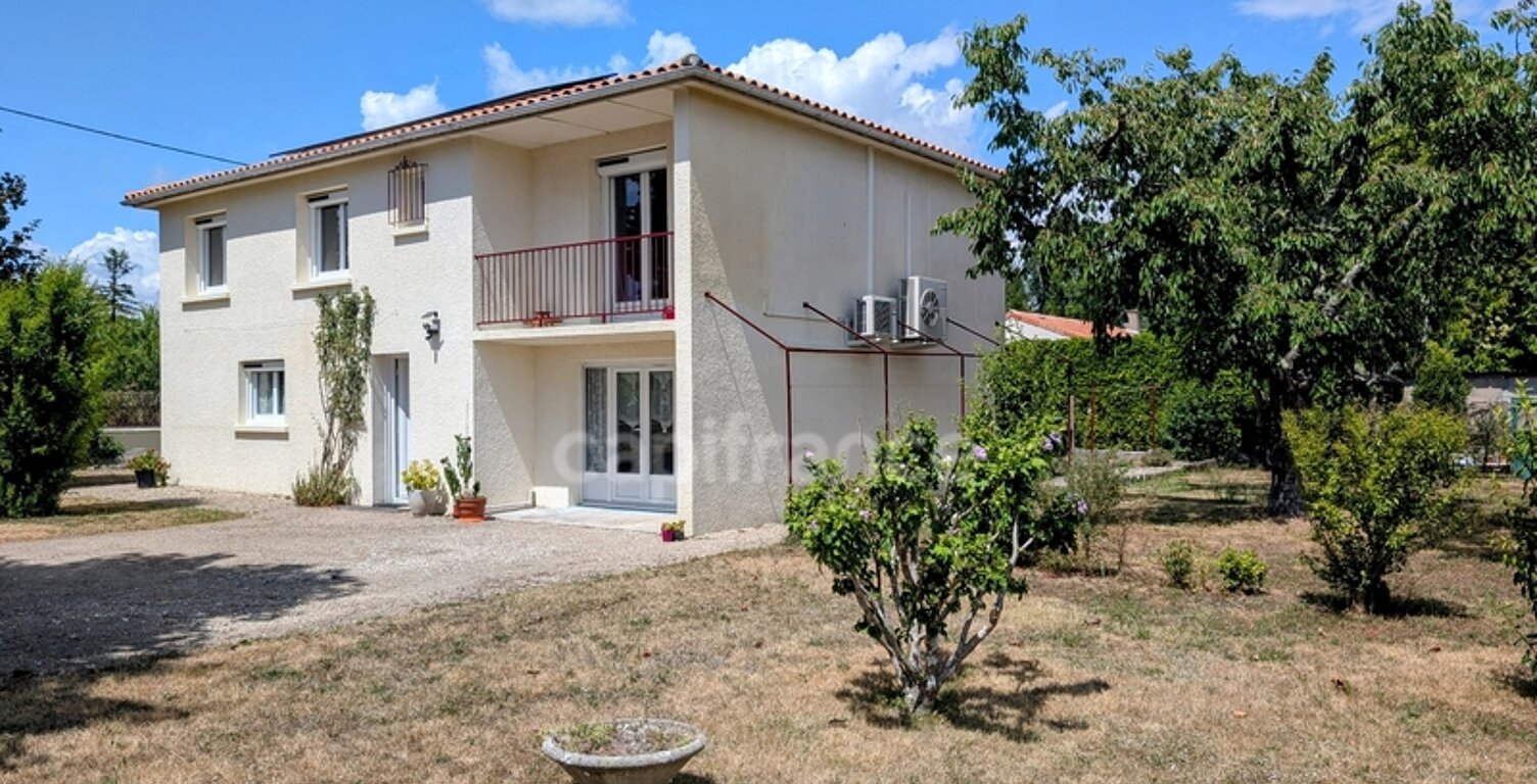 Maison à vendre GENSAC LA PALLUE avec ses 140 m² habitables et son jardin arboré — photo 1