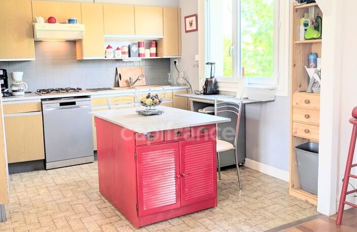 Maison à vendre GENSAC LA PALLUE avec ses 140 m² habitables et son jardin arboré — photo 3