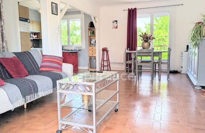 Maison à vendre GENSAC LA PALLUE avec ses 140 m² habitables et son jardin arboré — photo 4