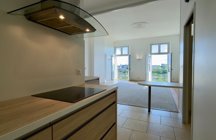 RARE SAUMUR CENTRE-VILLE, Appartement de 100m² face Loire dans un immeuble remarquable — photo 4