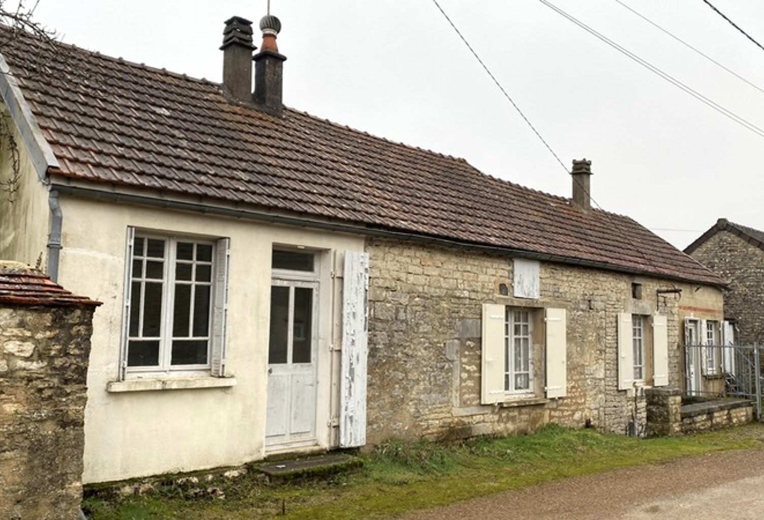 Maison plain-pied à vendre 3 pièces CHATEL GERARD (89) jardin — photo 1