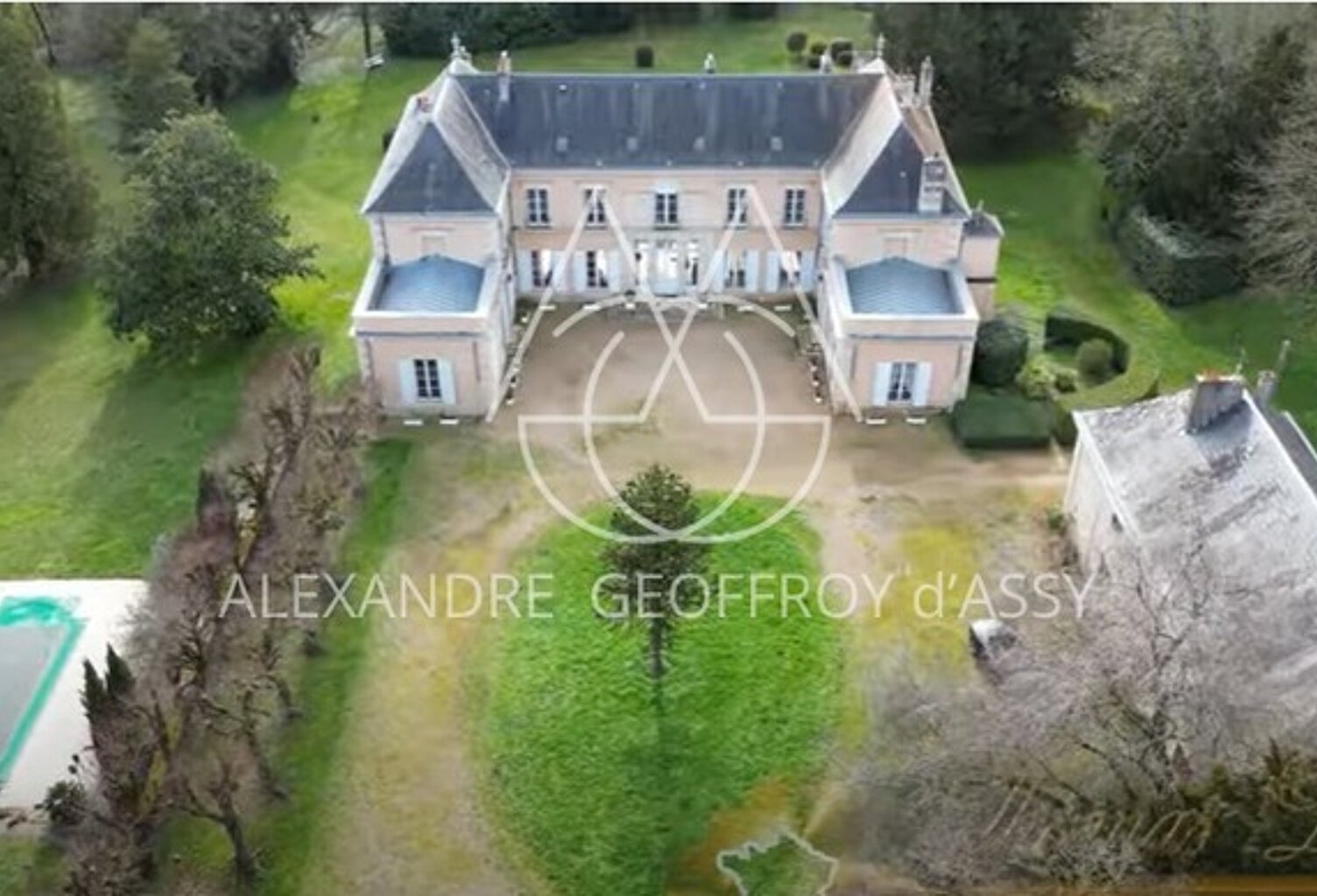 Château XIX° à vendre dans la Vienne à 2h de Paris — photo 1