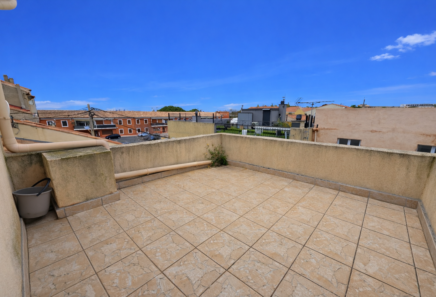 Maison de ville avec terrasse   Fort potentiel   Secteur cal — photo 1