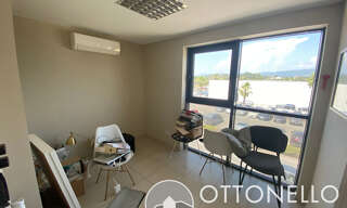 Bureau 6 Pièces 83 m² à louer à Roquebrune-sur-Argens (83520)