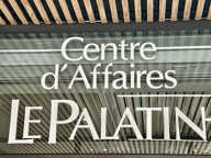 HYERES - SECTEUR MEDIATHEQUE - LOCAL PROFESSIONNEL 99m2 LOUE — photo 2