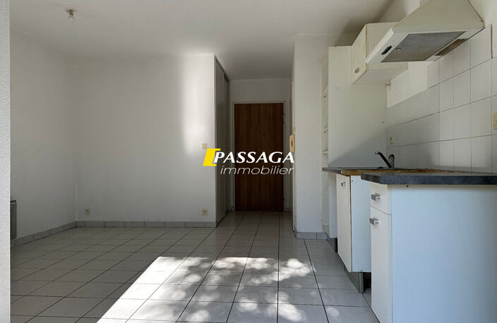 A VENDRE - Appartement de type 2 - 35.26 m² avec jardin privatif et parking - SAINT GENIEZ D'OLT ET D'AUBRAC — photo 2
