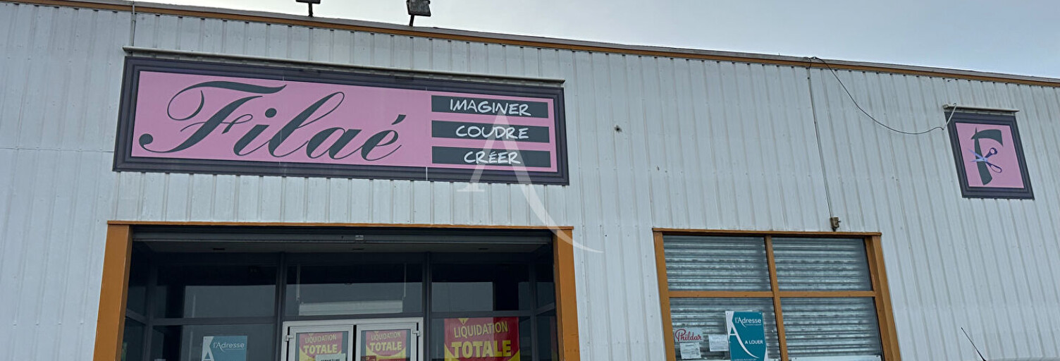 Commerce  666 m² à louer à Rochefort (17300)