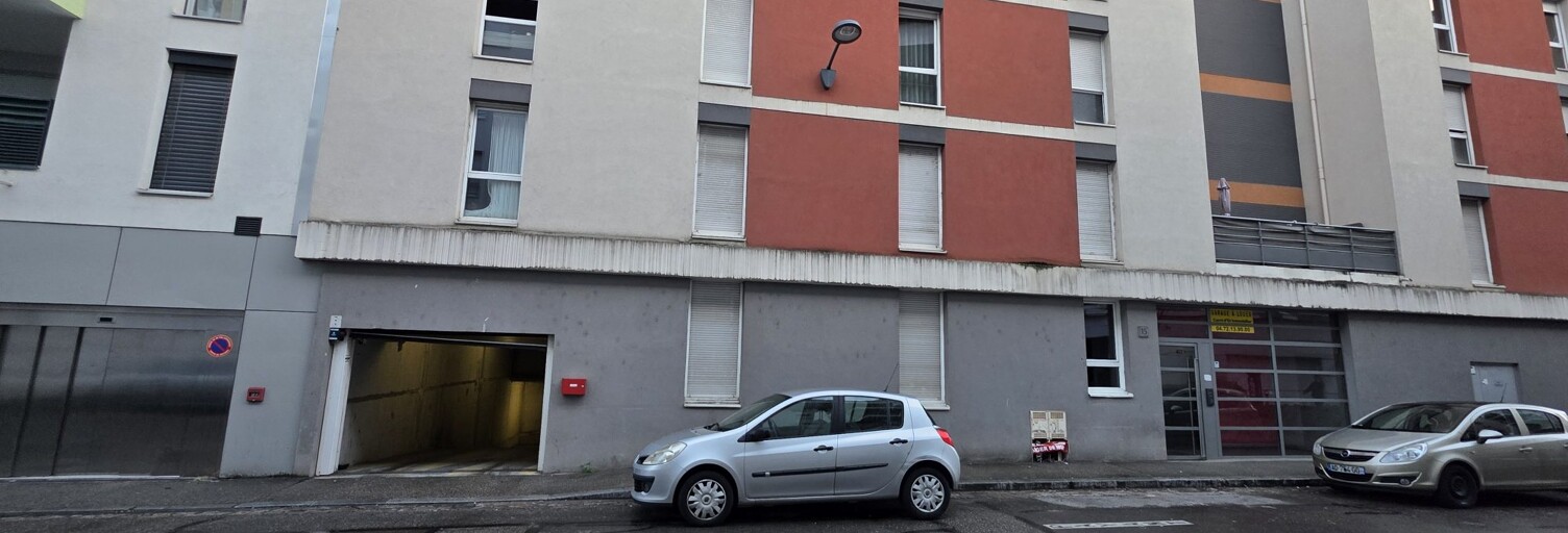 Garage  12 m² à louer à Villeurbanne (69100)
