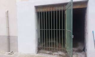 Garage  86 m² à louer à Alès (30100)