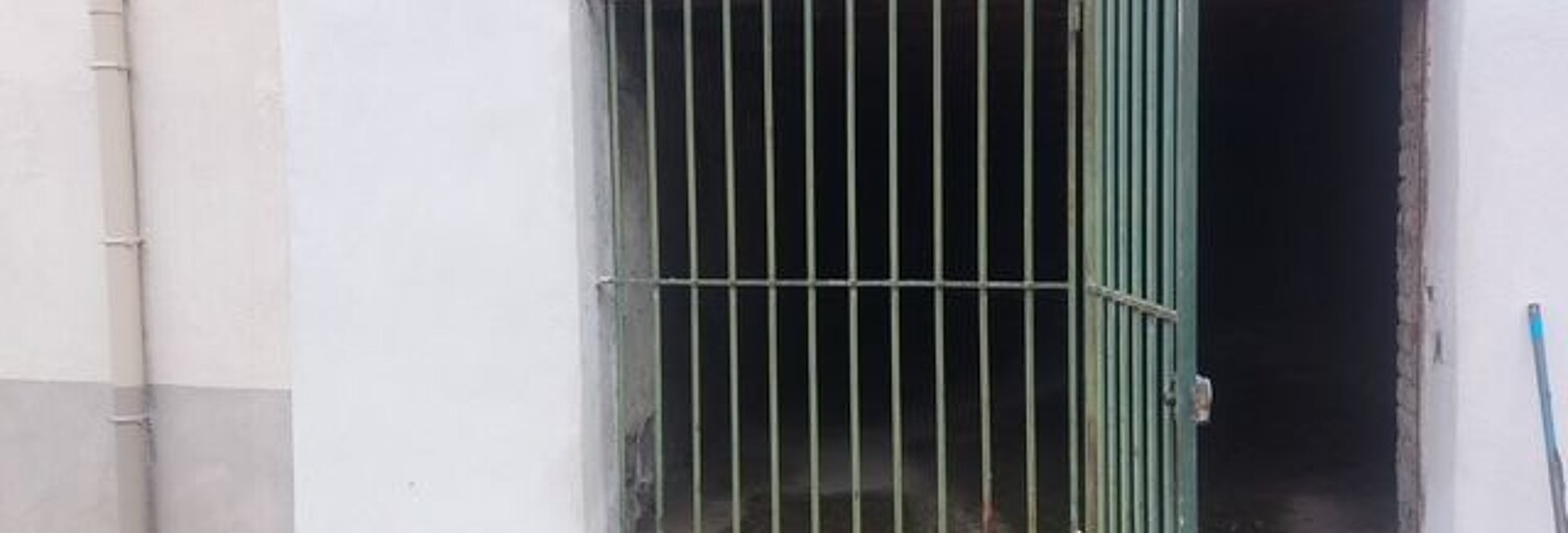 Garage  86 m² à louer à Alès (30100)