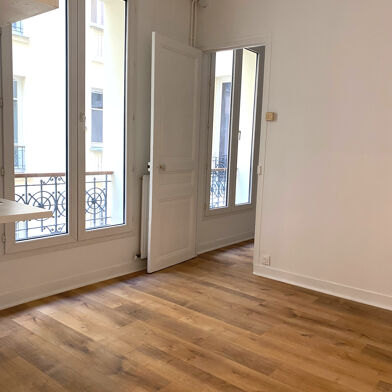 Appartement 1 pièces 915 €