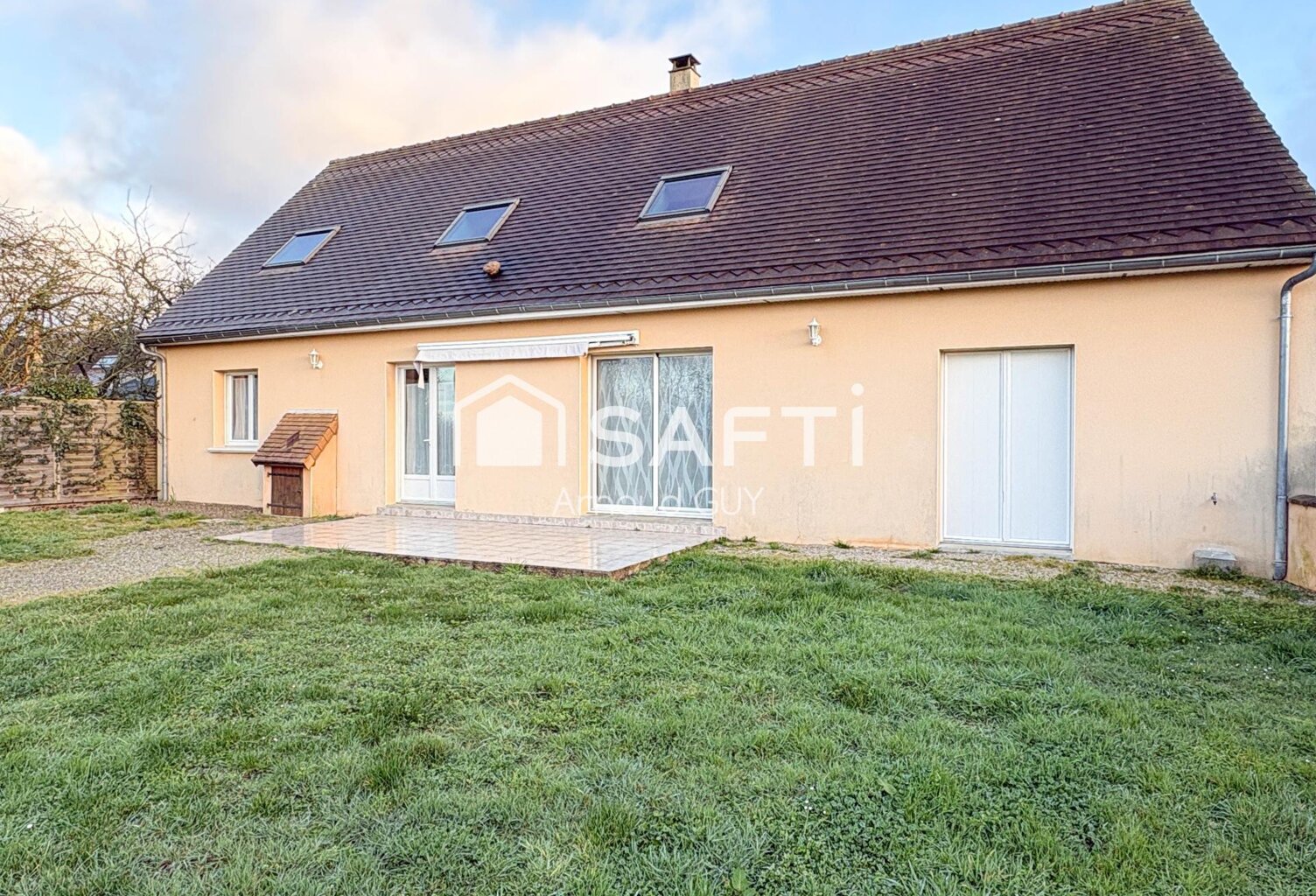 Pavillon avec 5 chambres et terrain — photo 1