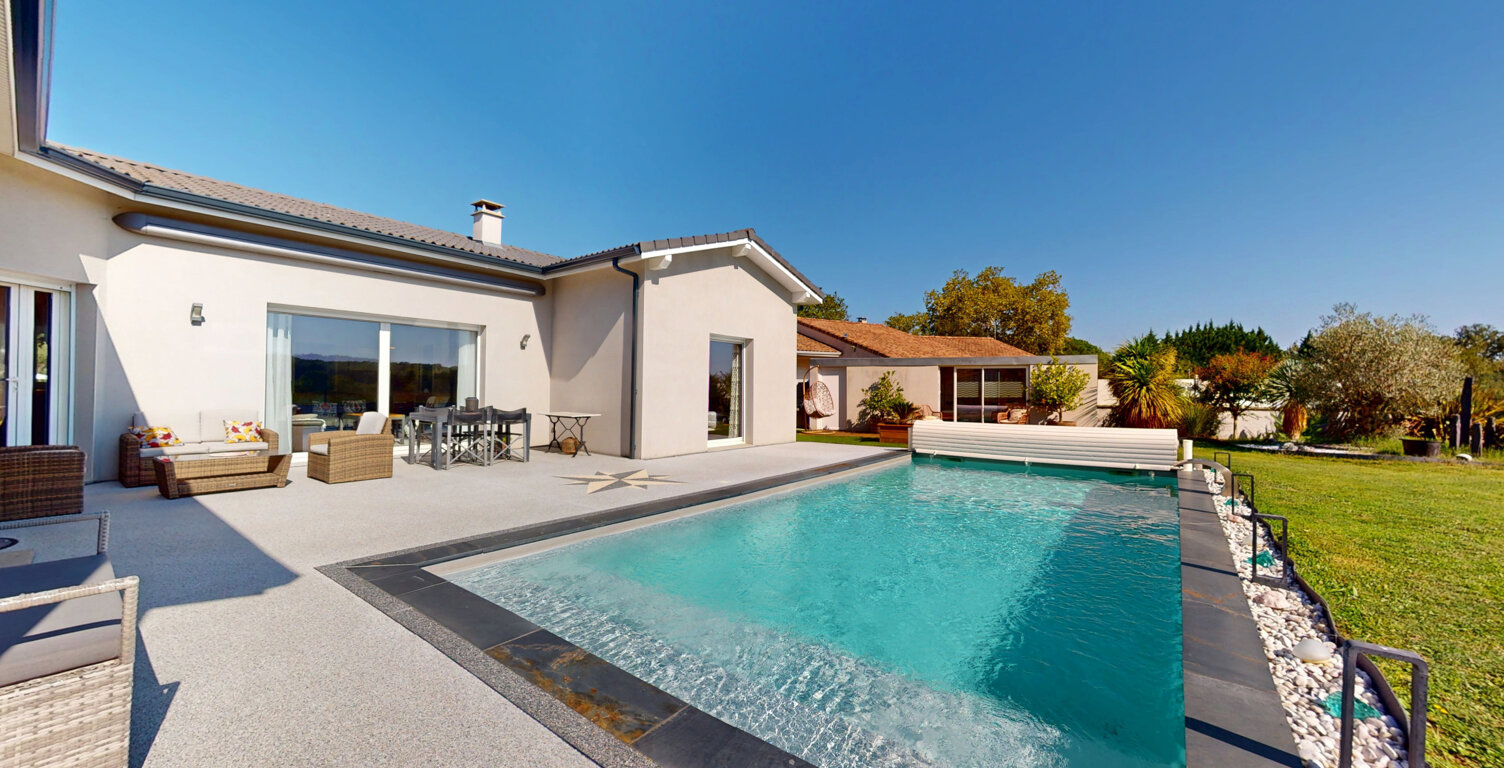 Villa d'exception 4 pièces 134 m2 - piscine, double garage - — photo 1
