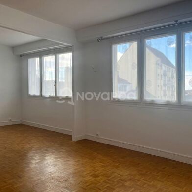 Appartement 4 pièces 900 €