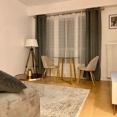Appartement 1 pièces 940 €
