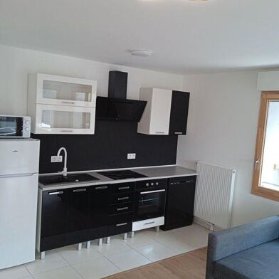 Appartement 4 pièces 900 €