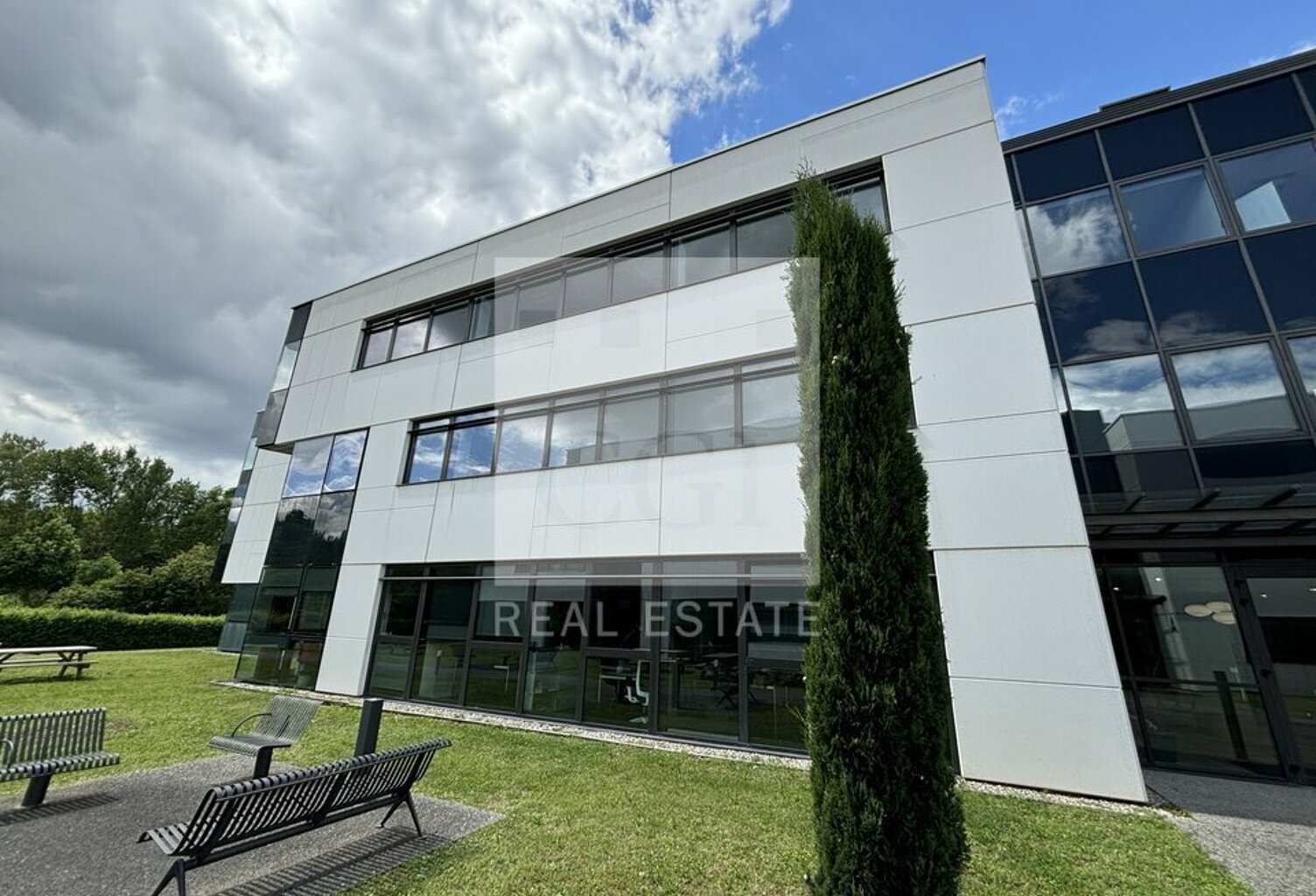 BUREAUX à LOUER — photo 1