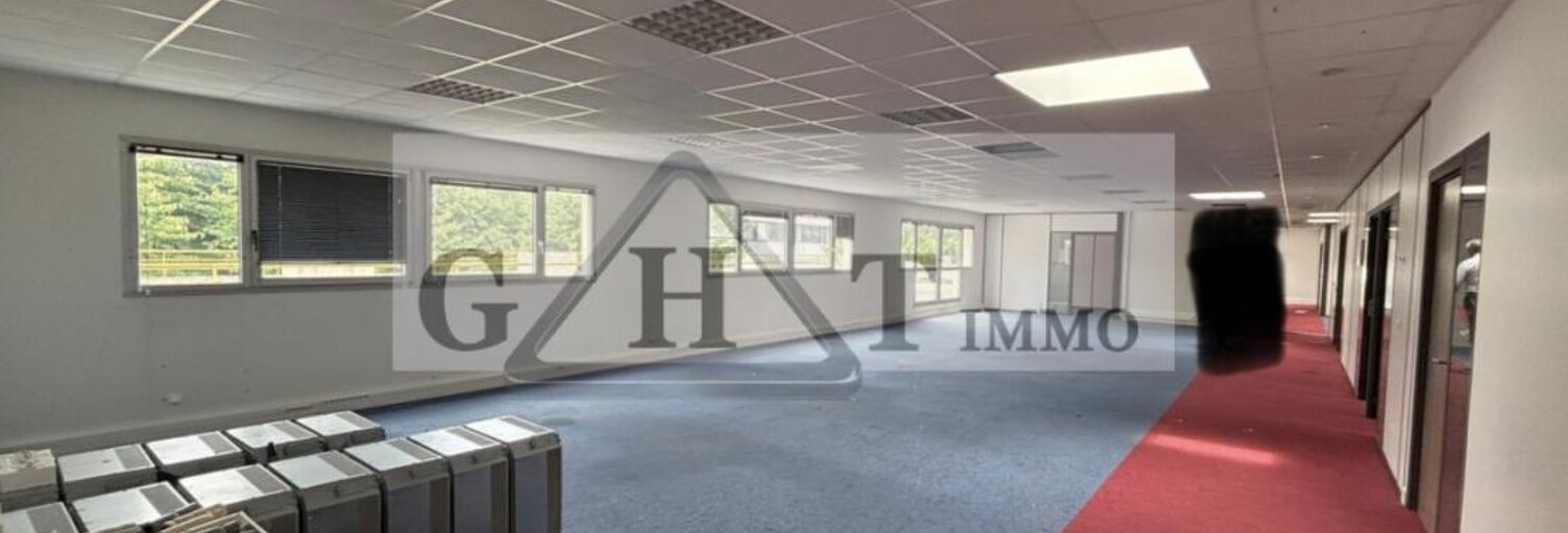 Commerce  1280 m² à louer à Buc (78530)