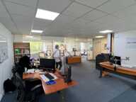 ENTREPOT BUREAU 350M² A LOUER AUX ULIS — photo 3