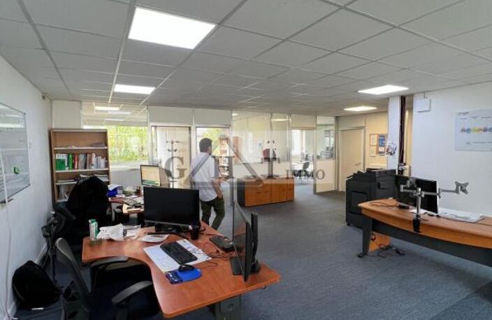 ENTREPOT BUREAU 350M² A LOUER AUX ULIS — photo 3