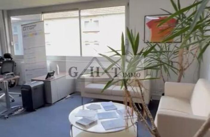 ENTREPOT BUREAU 350M² A LOUER AUX ULIS — photo 4