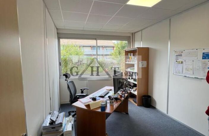 ENTREPOT BUREAU 350M² A LOUER AUX ULIS — photo 5