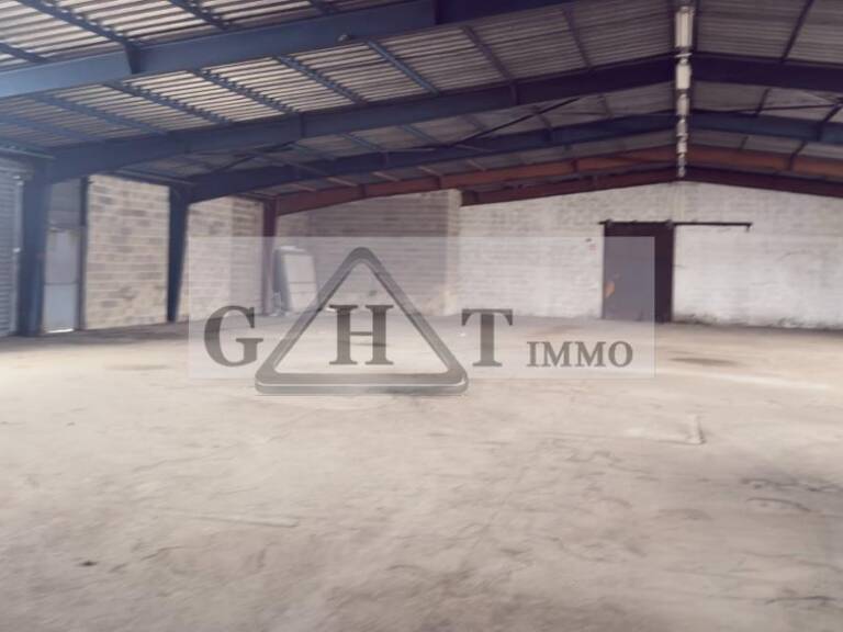 ENTREPÔT INDÉPENDANT DE 2 277 M² À VENDRE – MEAUX — photo 1