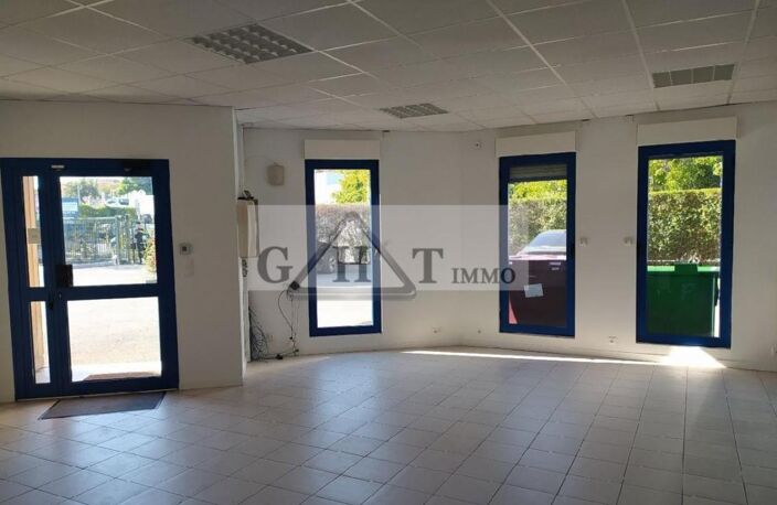 384 M² ENTREPOT BUREAUX A VENDRE A CHELLES — photo 4