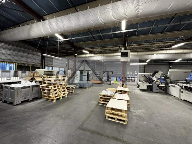 Local d'activités à vendre PANTIN 2200M2 — photo du bien