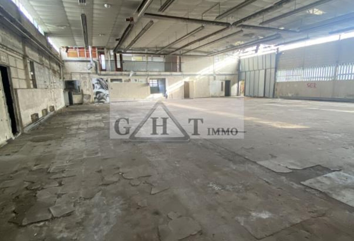 A vendre Entrepôt de 1000 m² — photo 1