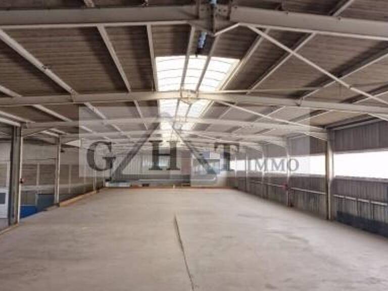 2200 M² ENTREPOT BUREAUX  A VENDRE — photo 1