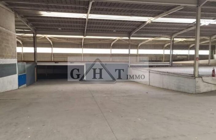 2200 M² ENTREPOT BUREAUX  A VENDRE — photo 2