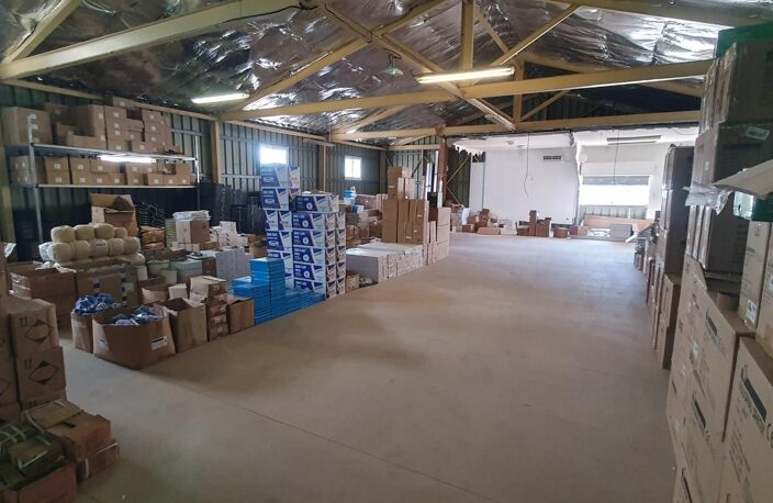 A LOUER ENTREPOT DE  646M² ZONE DE LA COCOTERAIE SAINT ANDRE — photo 2