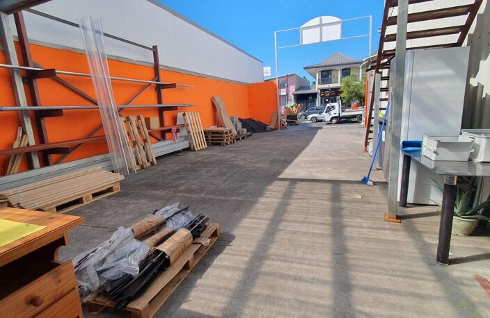A LOUER ENTREPOT DE  646M² ZONE DE LA COCOTERAIE SAINT ANDRE — photo 5