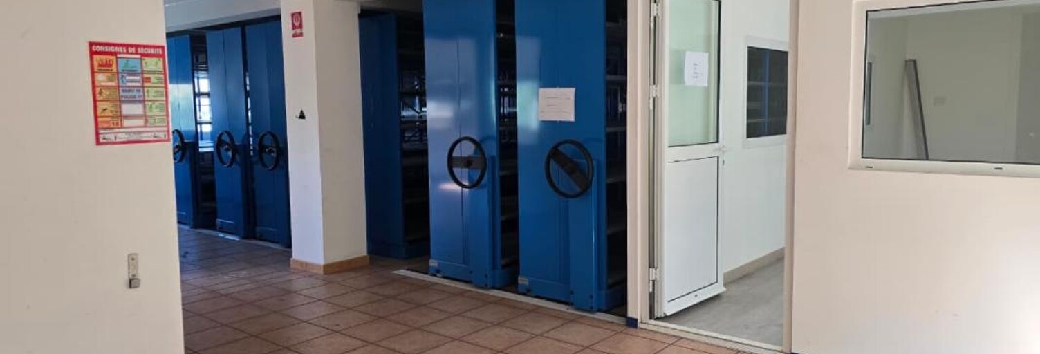 Immeuble  878 m² à louer à Saint-Pierre (97410)