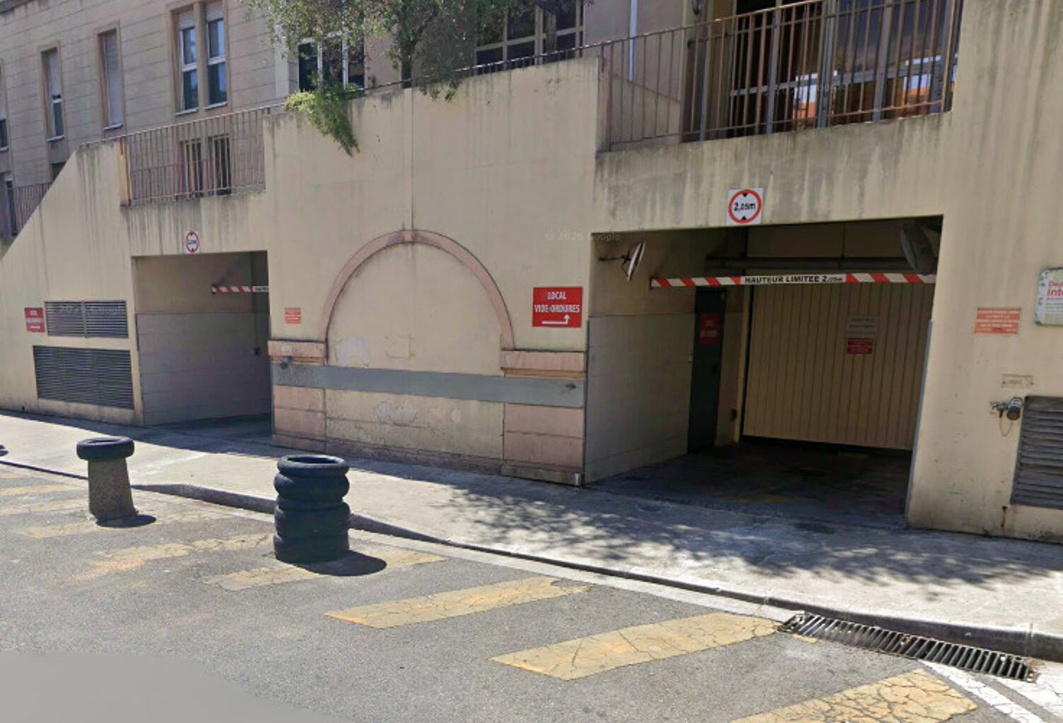GARAGE A LOUER RDC + Sous-sol - 80€ + TVA — photo 1
