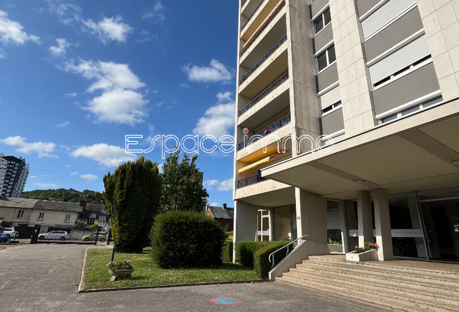 APPARTEMENT - T4 - CAVE - TOUR LORRAINE - MAROMME — photo 1