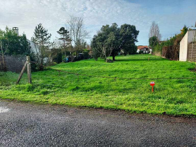 Terrain à bâtir proche du bourg du château de 650 m2 — photo 1