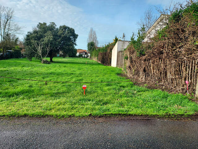Terrain à bâtir proche du bourg du château de 849 m2 — photo du bien