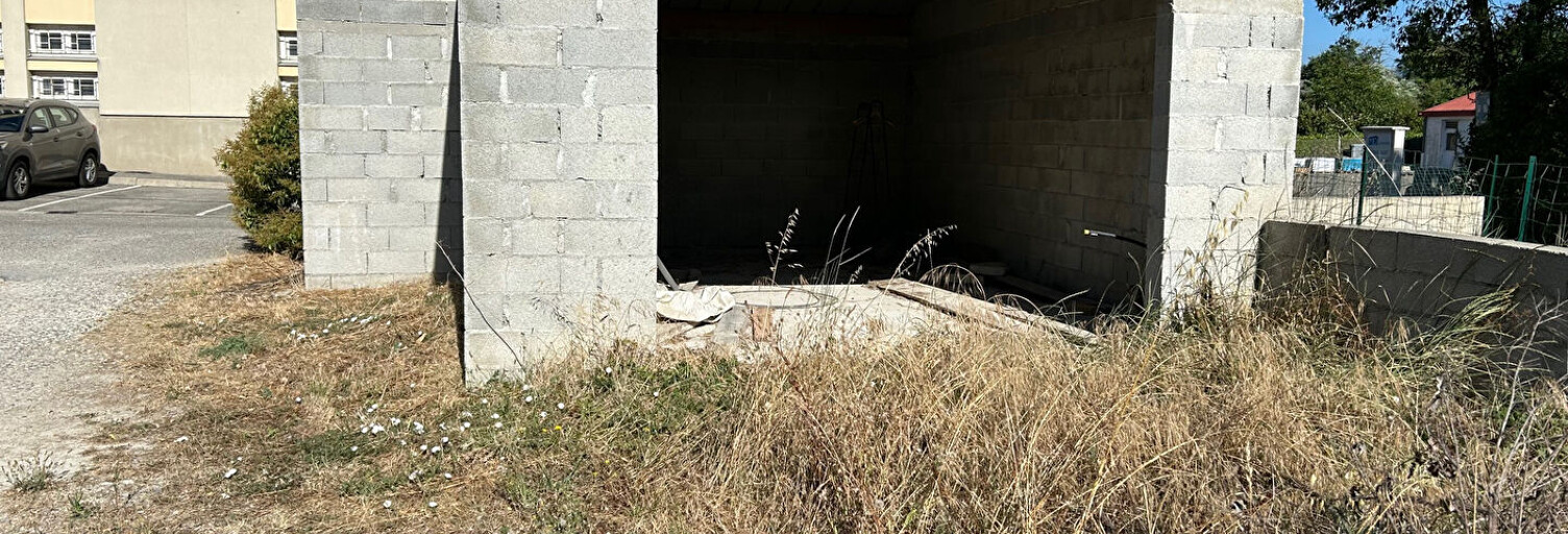 Garage  116 m² à vendre à Montélimar (26200)