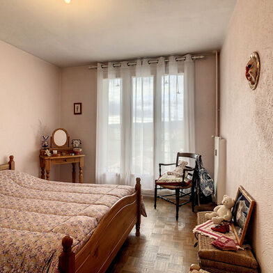 Appartement 4 pièces 137000 €